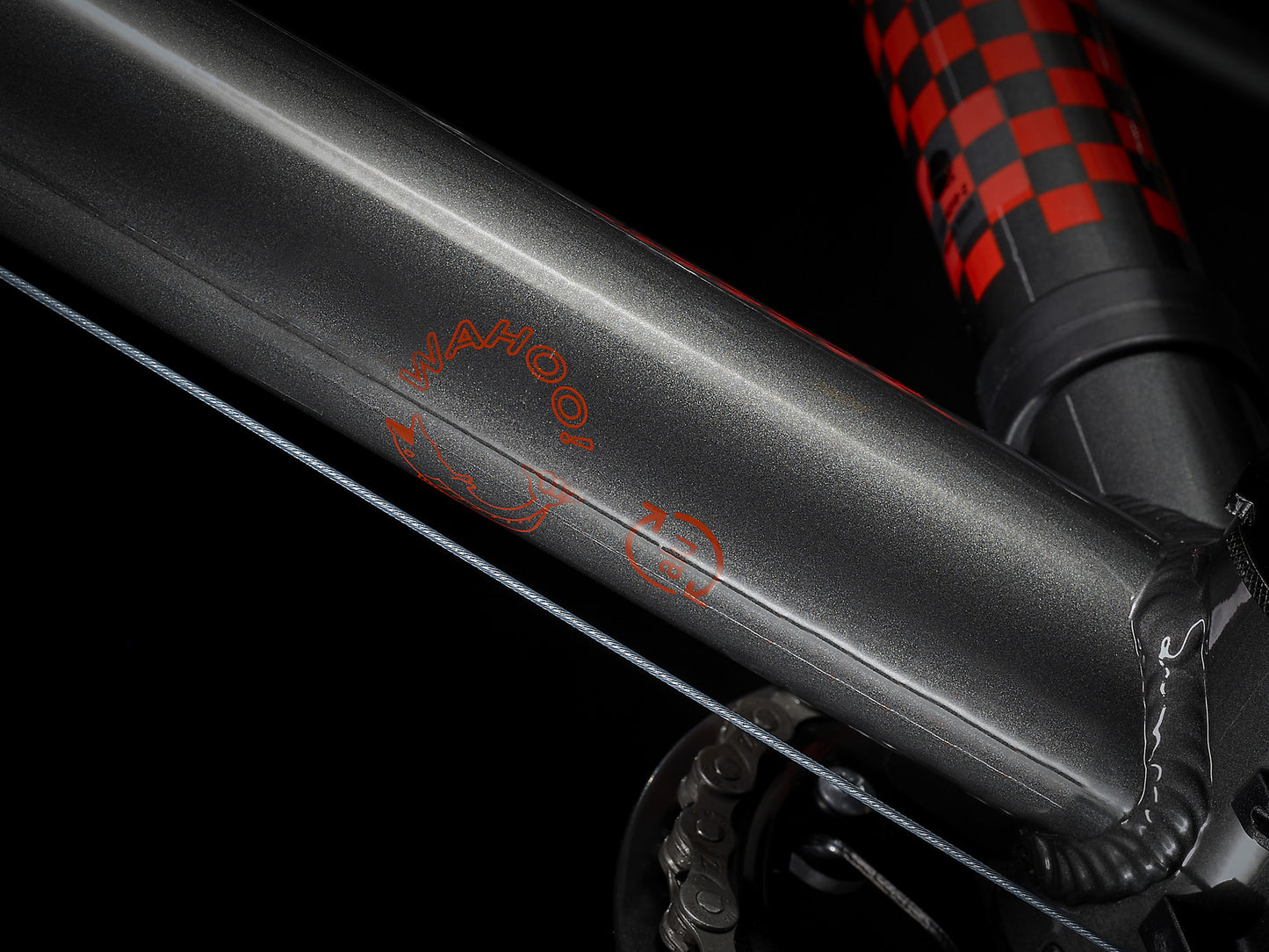 Trek Wahoo 24" (Lithium Grey/Radioactive Red)